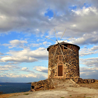 Agios Yannis Kilisesi ve Tarihi Değirmenleri